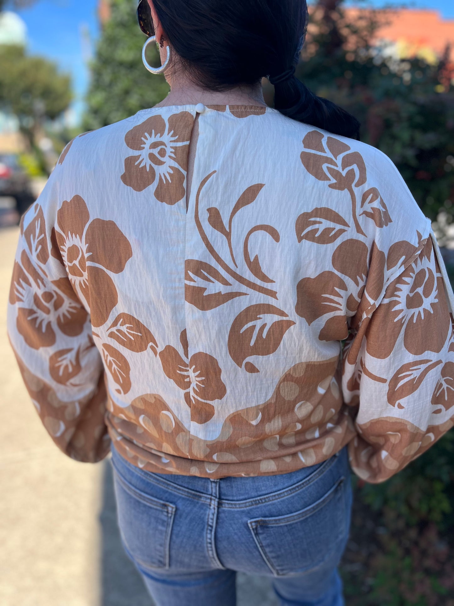 Umgee Latte Mix Floral Balloon Sleeve Top – Adjustable Drawstring Hem Blouse
