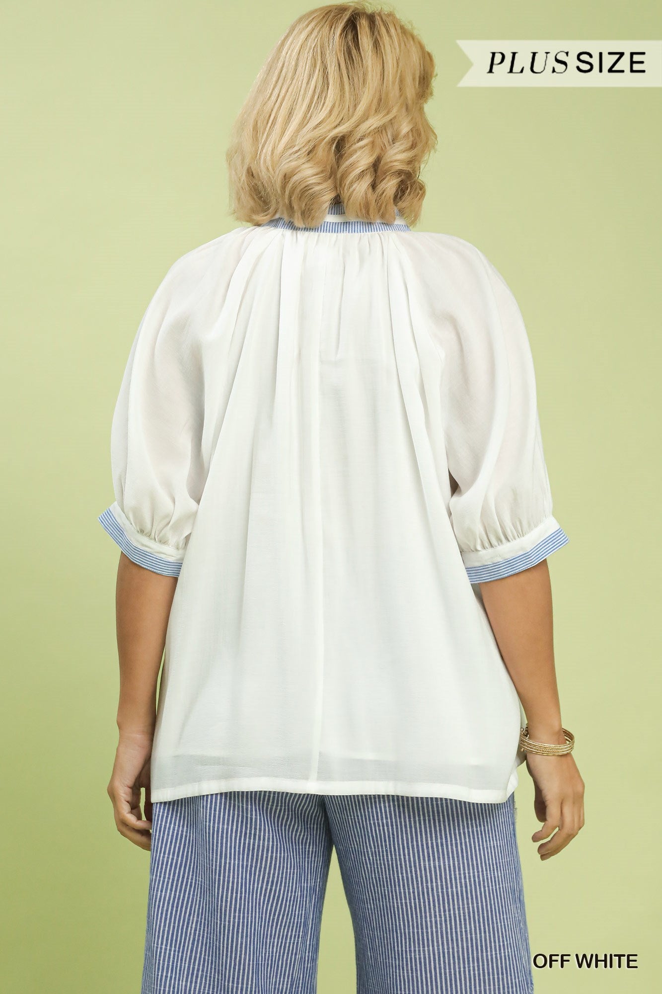 PLUS Umgee Solid Contrast Trim Pleated Top – Off White Mix