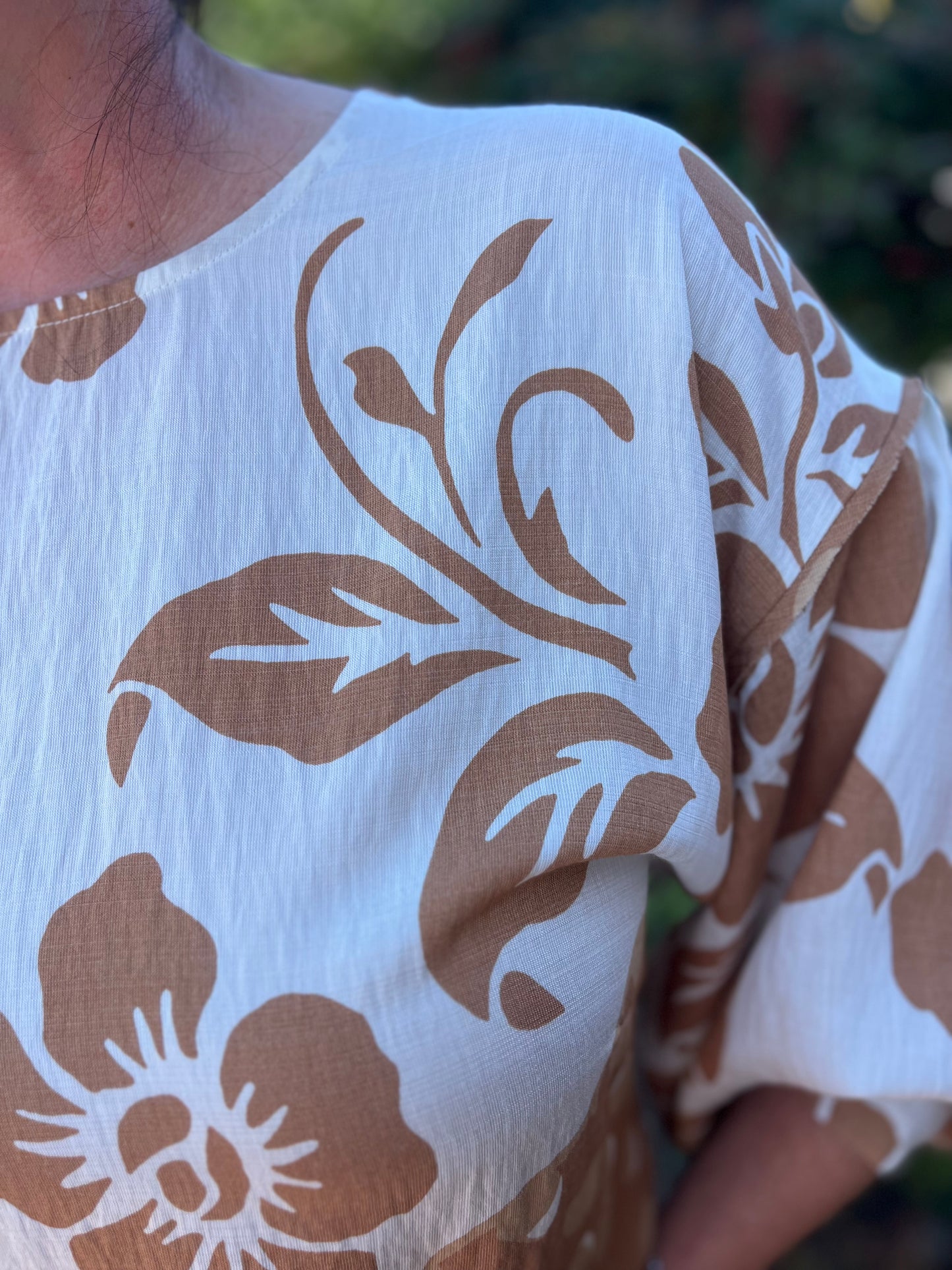 Umgee Latte Mix Floral Balloon Sleeve Top – Adjustable Drawstring Hem Blouse
