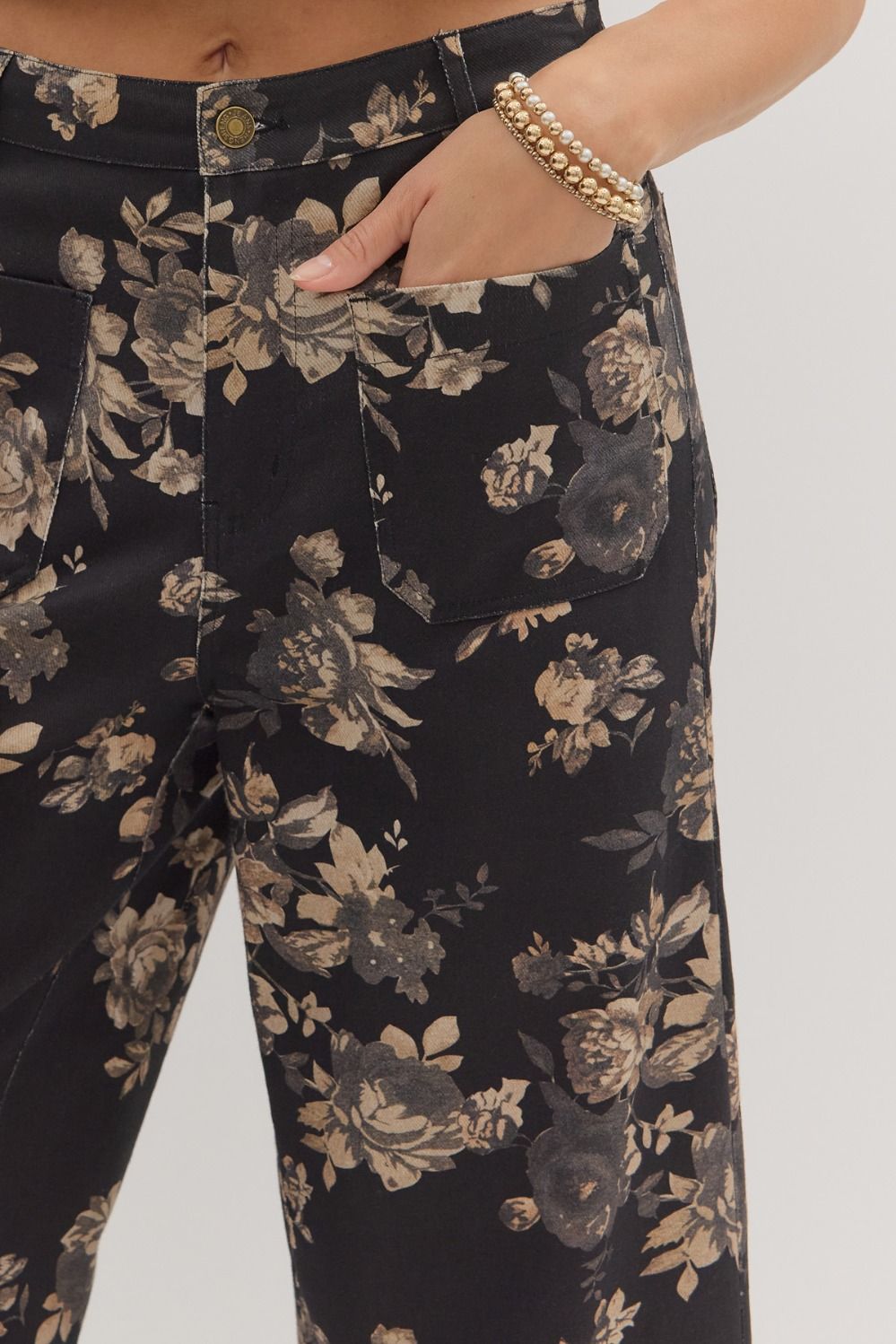 Entro Floral Print MR Ankle Pants with Patch Pockets – Black Mix