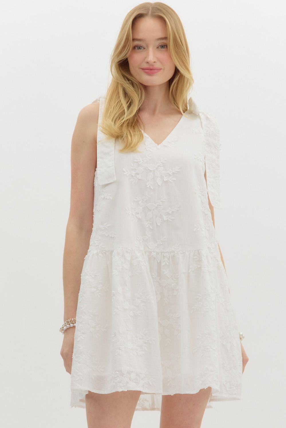 White Floral Applique Sleeveless Mini Dress Entro