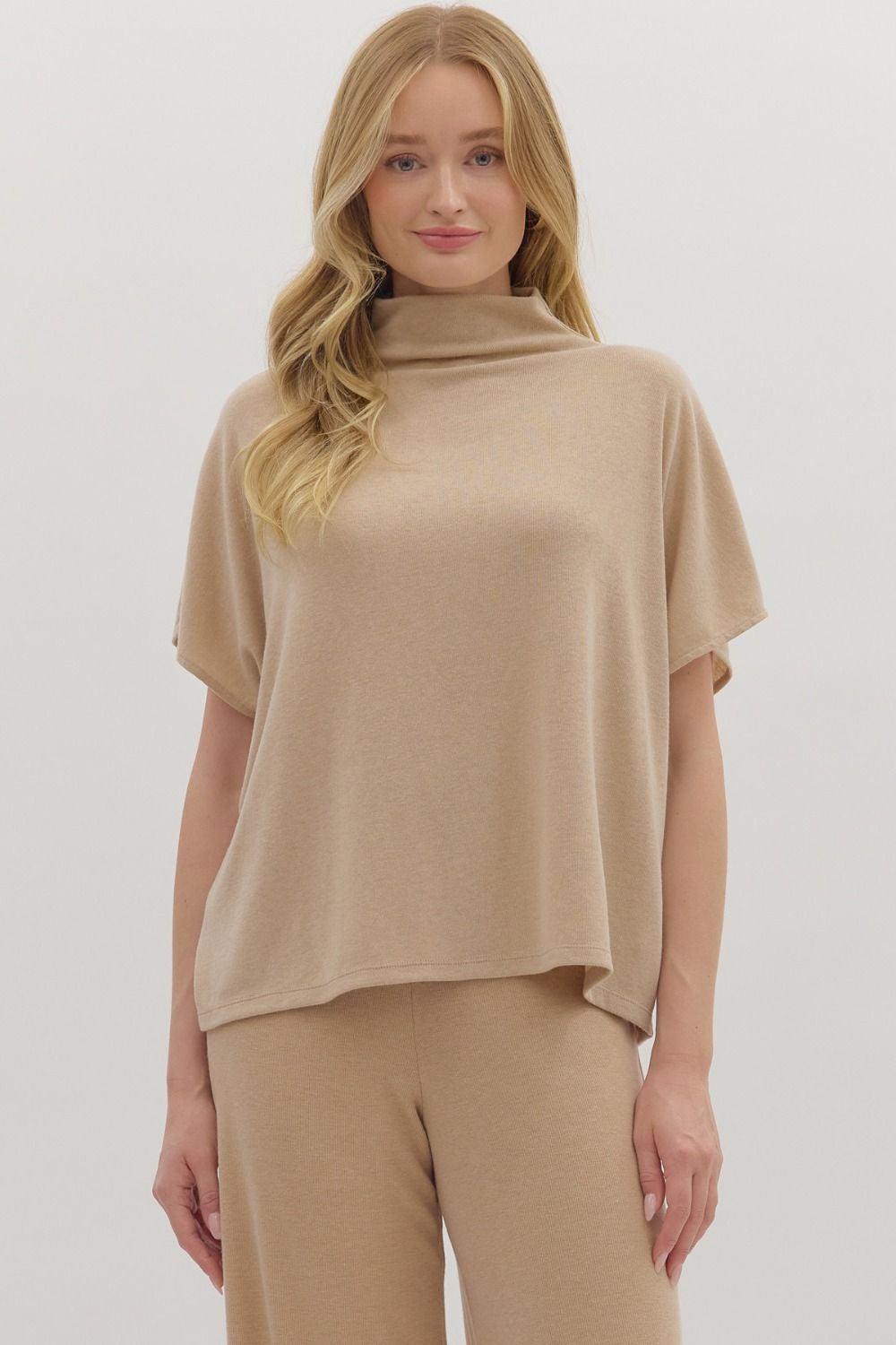 Entro Taupe Short Sleeve Mock Neck Pullover Top – Lightweight Knit