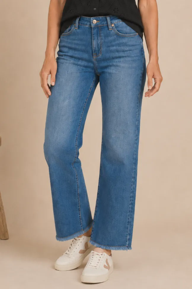 Medium Wash MR Wide Leg 31" Inseam Jean with Frayed Hem