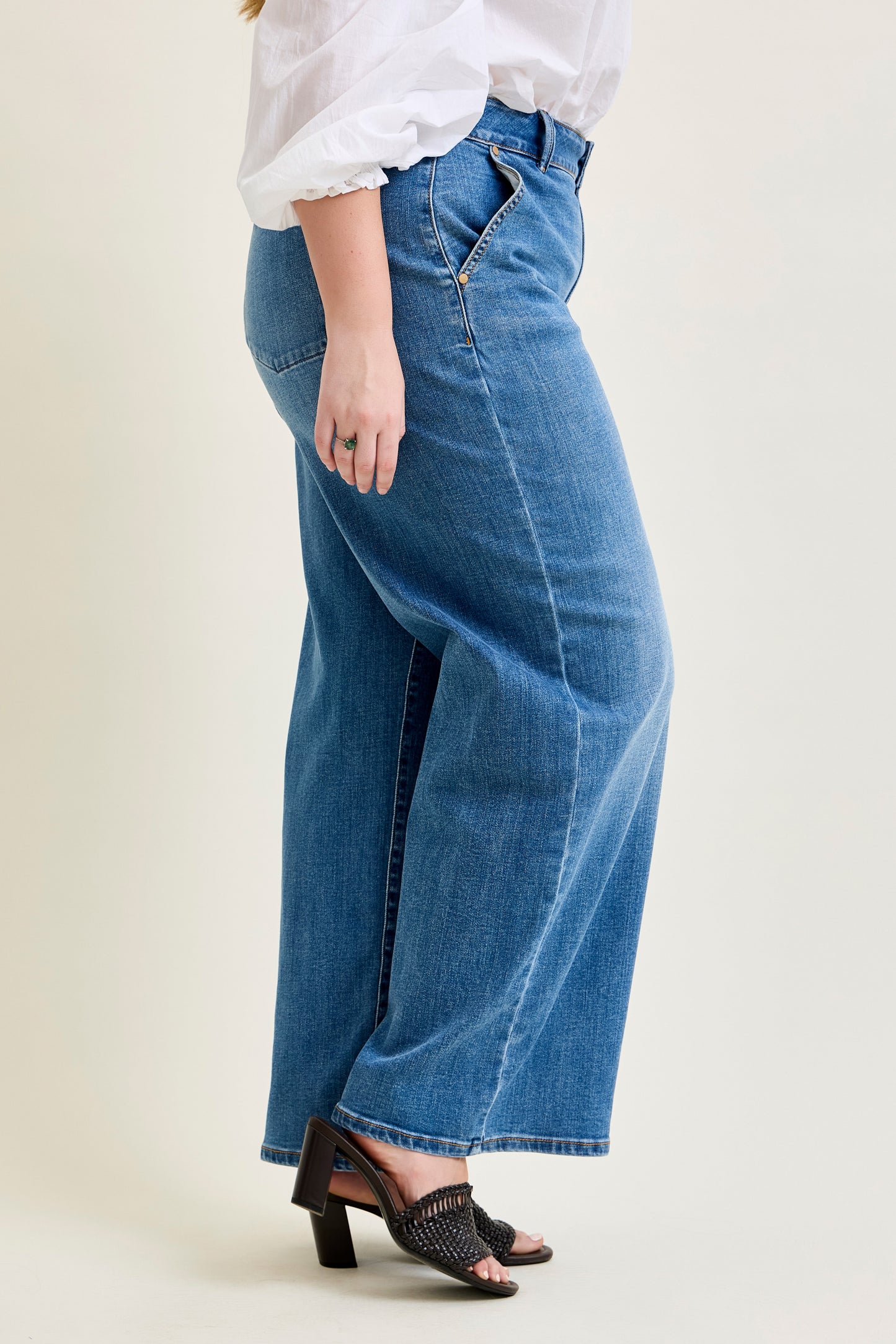 PLUS Judy Blue High Rise Straight Med Wash Trouser Jean - Short Inseam