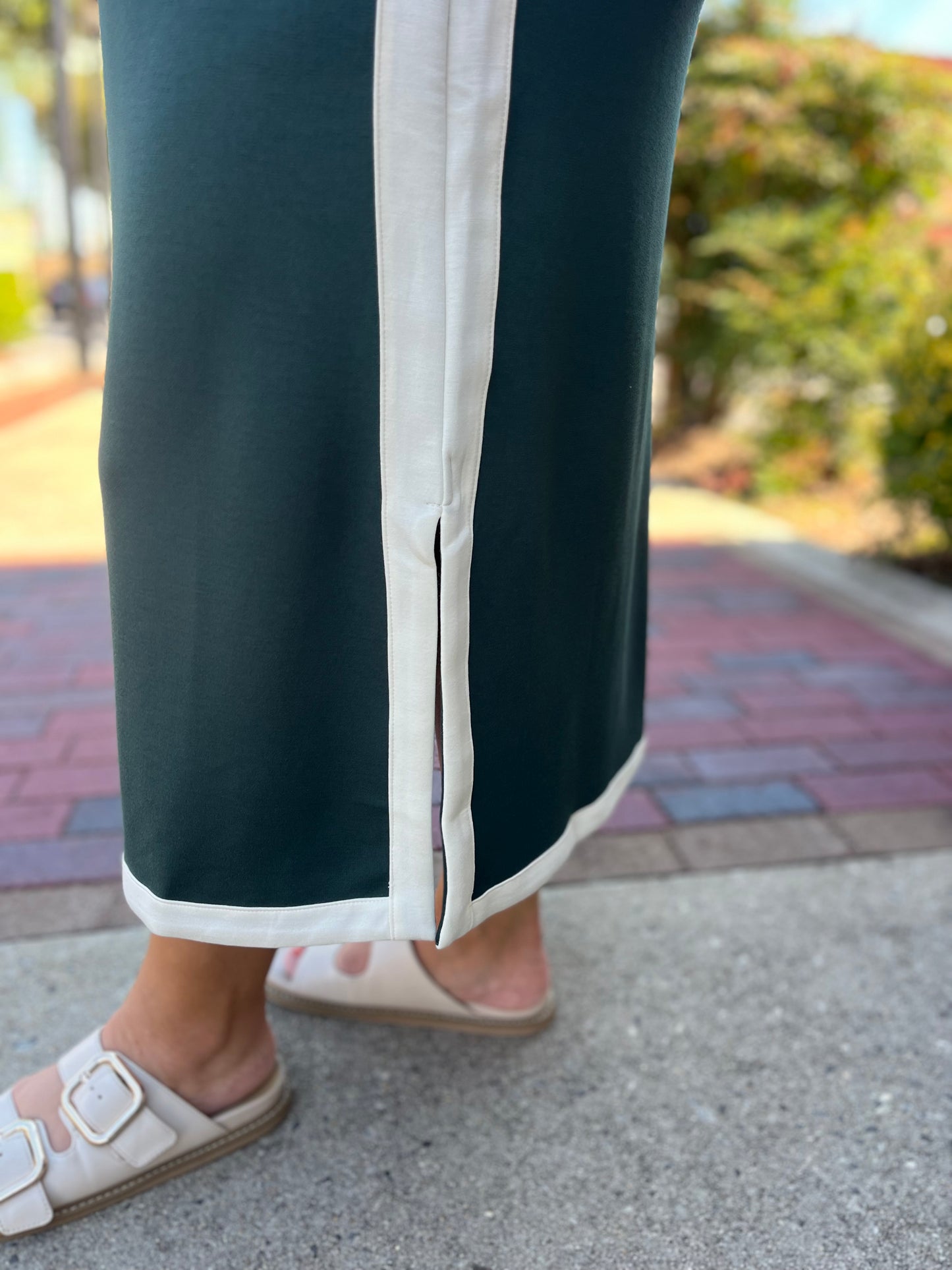 Entro Forest Contrast Trim Sleeveless Midi Dress