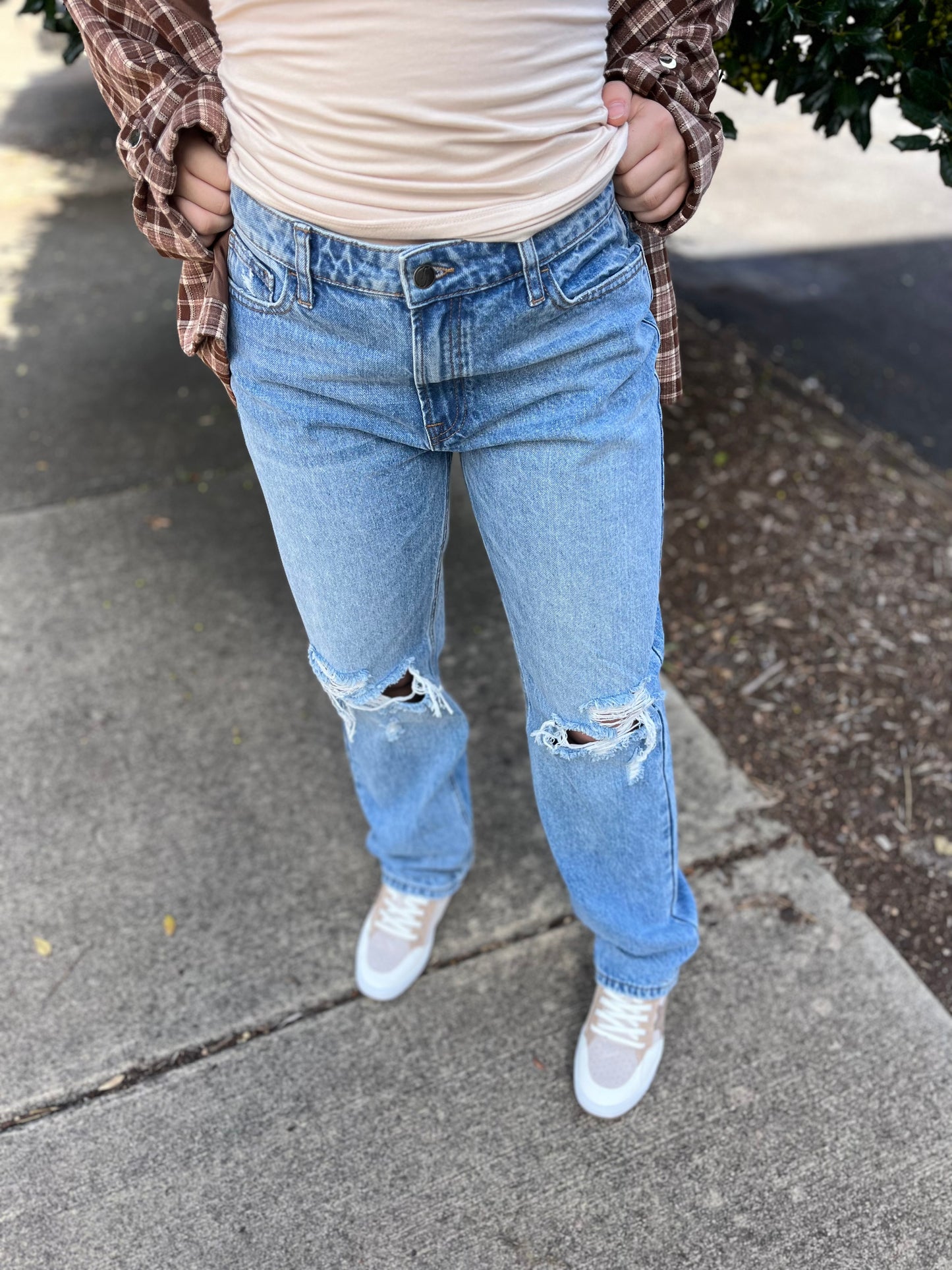 High Rise Boyfriend Jean with Knee Slit - Medium