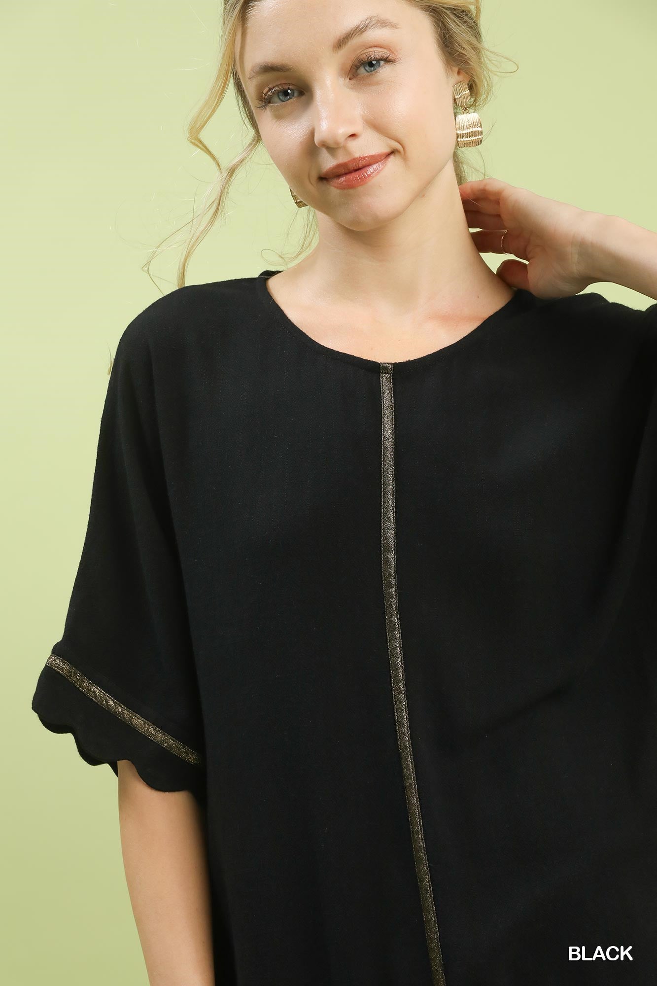 Umgee Linen Blend Scallop Trim Top - Black