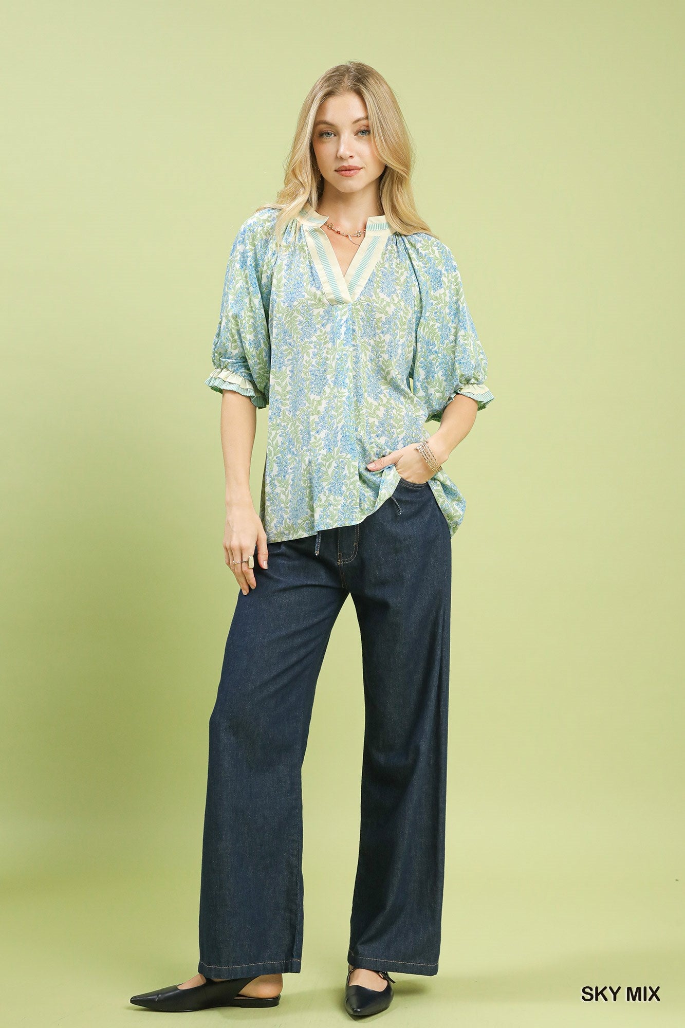 Umgee Spring Burst Print V-Neck Top with Puff Sleeves – Sky Mix