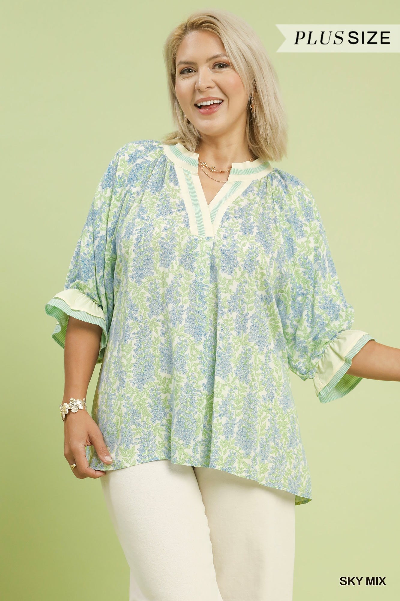 PLUS Umgee Spring Burst Print V-Neck Top – Sky Mix