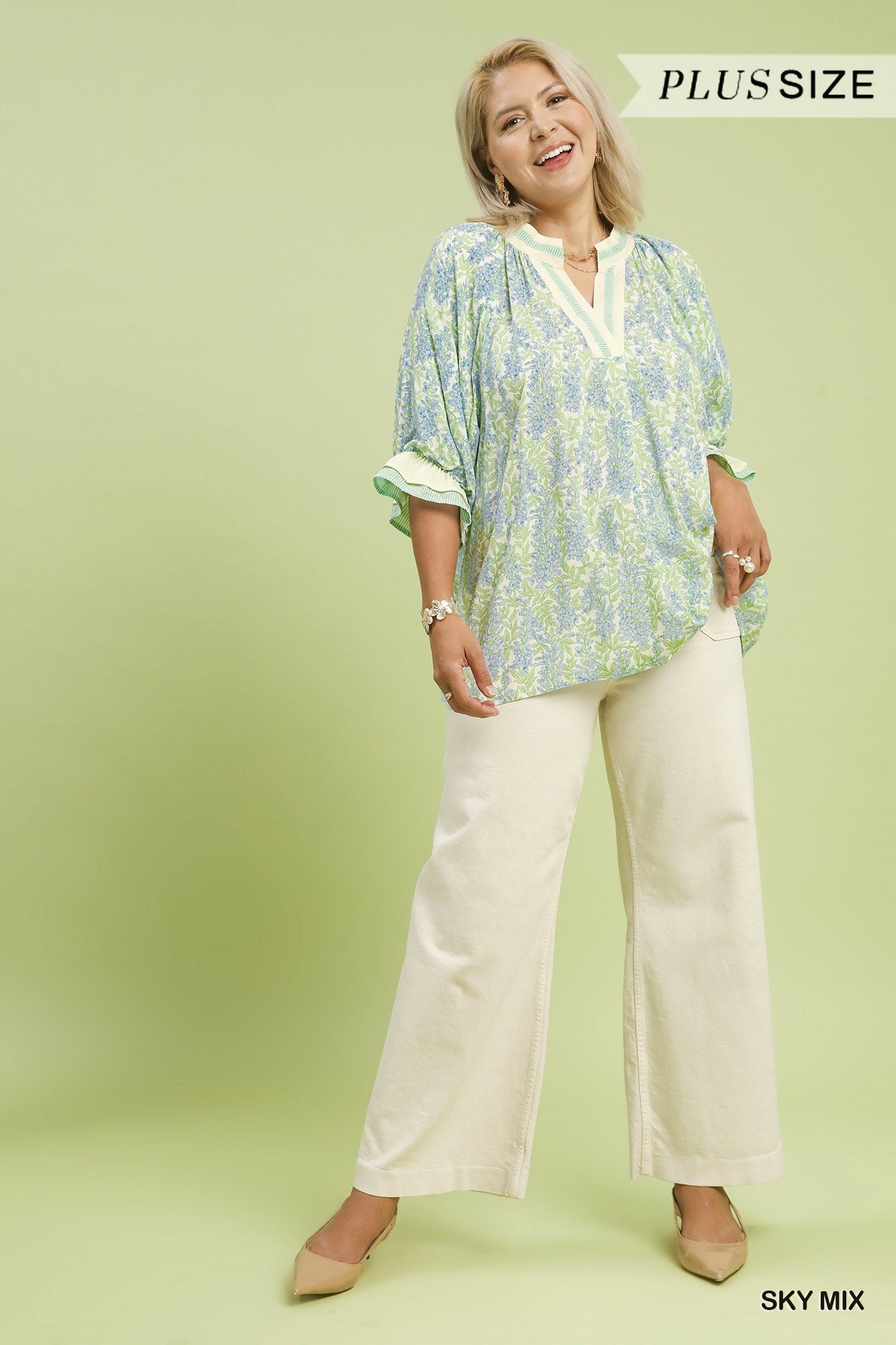 PLUS Umgee Spring Burst Print V-Neck Top – Sky Mix