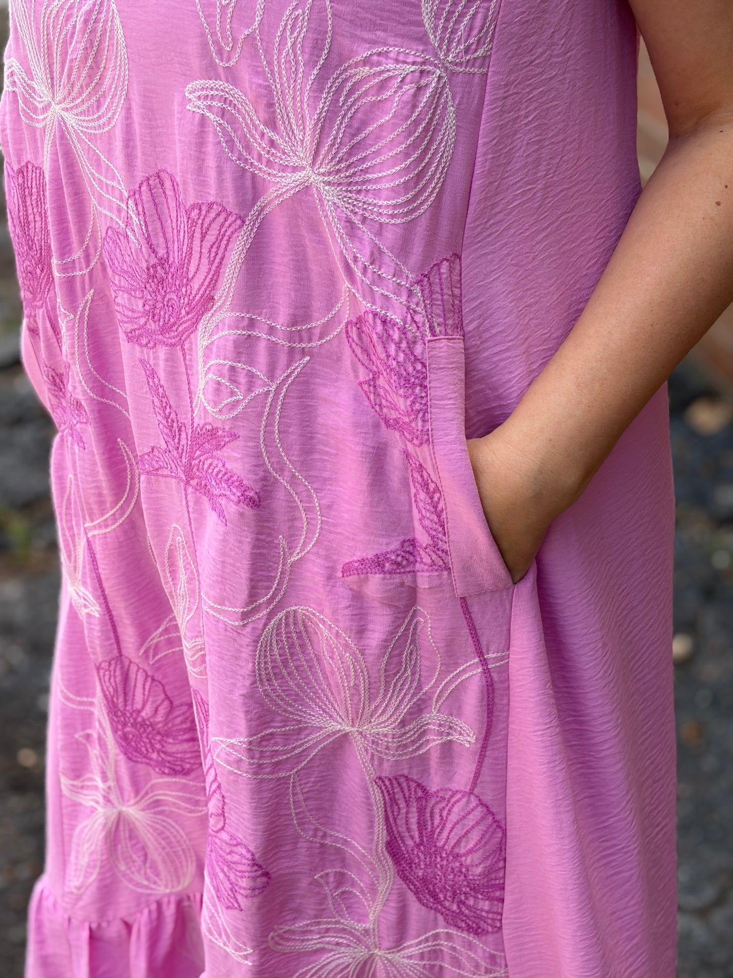 Umgee Peony Floral Print Sleeveless Ruffle Hem Midi Dress