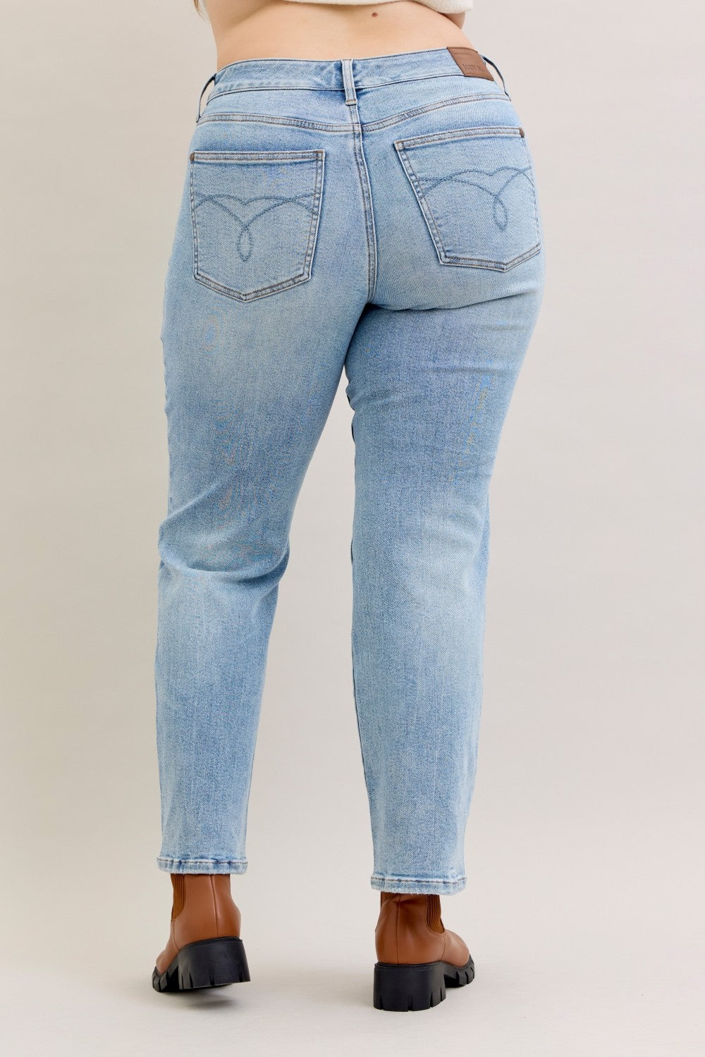 PLUS Judy Blue Rigid Magic Mid-Rise Petite Straight Leg Jeans