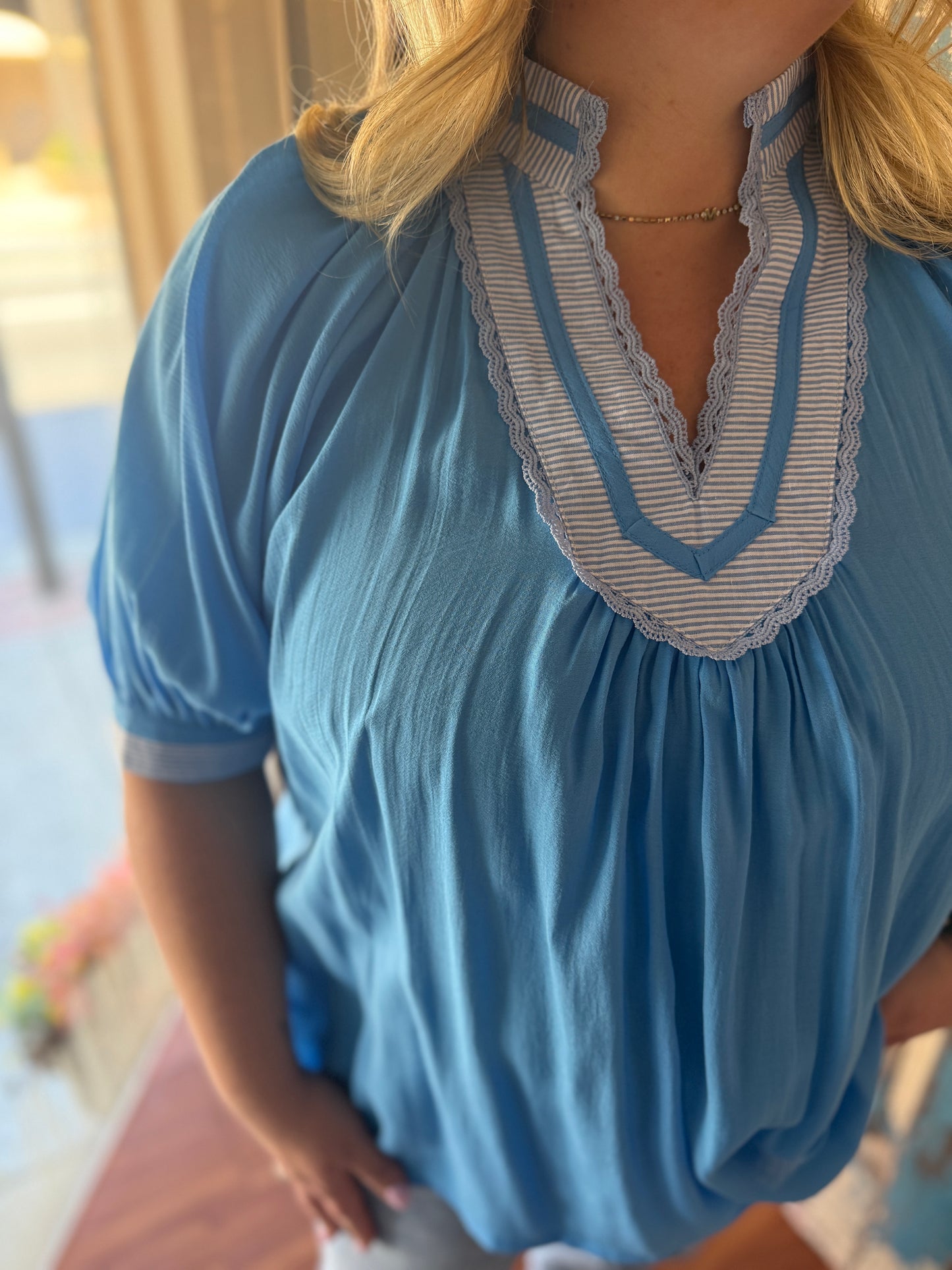 PLUS Umgee Solid Contrast Trim Pleated Top – Light Blue Mix