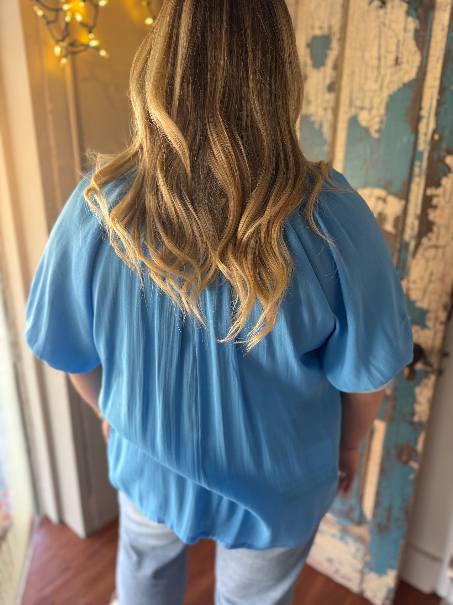 PLUS Umgee Solid Contrast Trim Pleated Top – Light Blue Mix