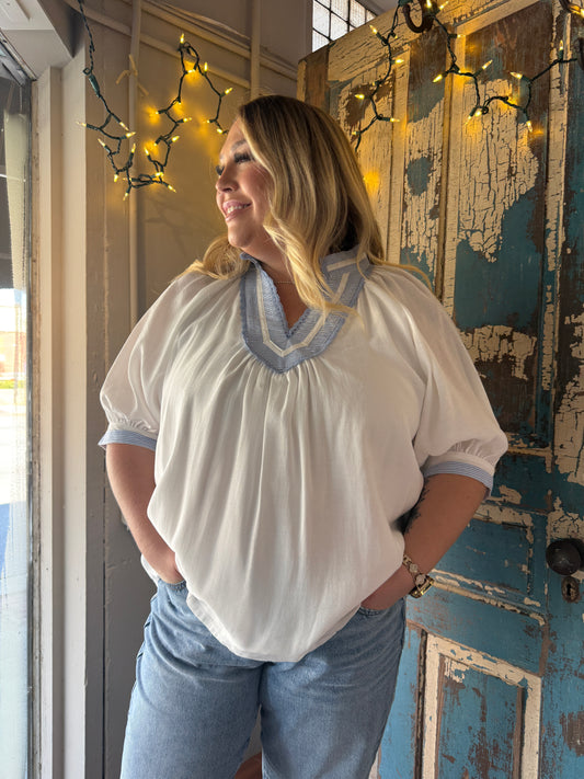 PLUS Umgee Solid Contrast Trim Pleated Top – Off White Mix