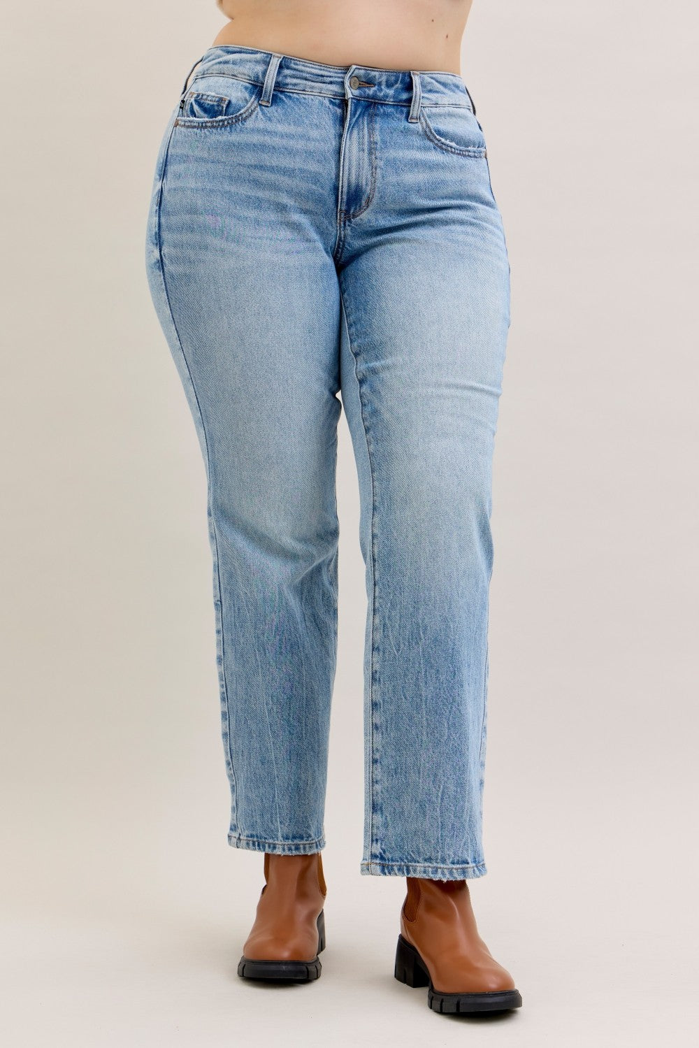 PLUS Judy Blue Rigid Magic Mid-Rise Petite Straight Leg Jeans