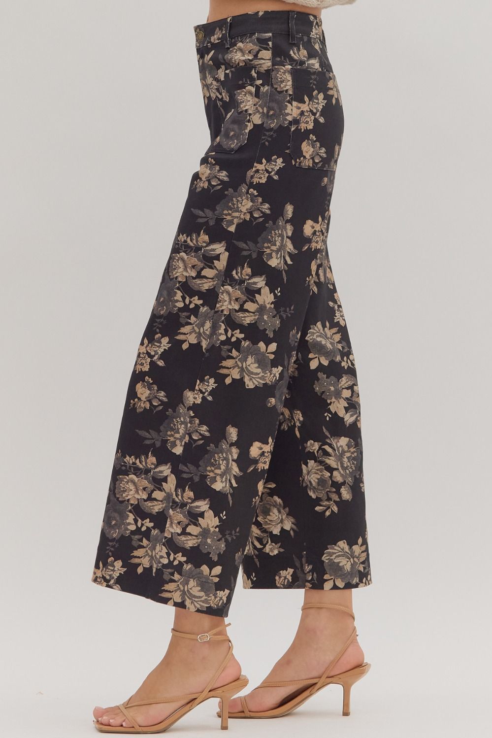 Entro Floral Print MR Ankle Pants with Patch Pockets – Black Mix