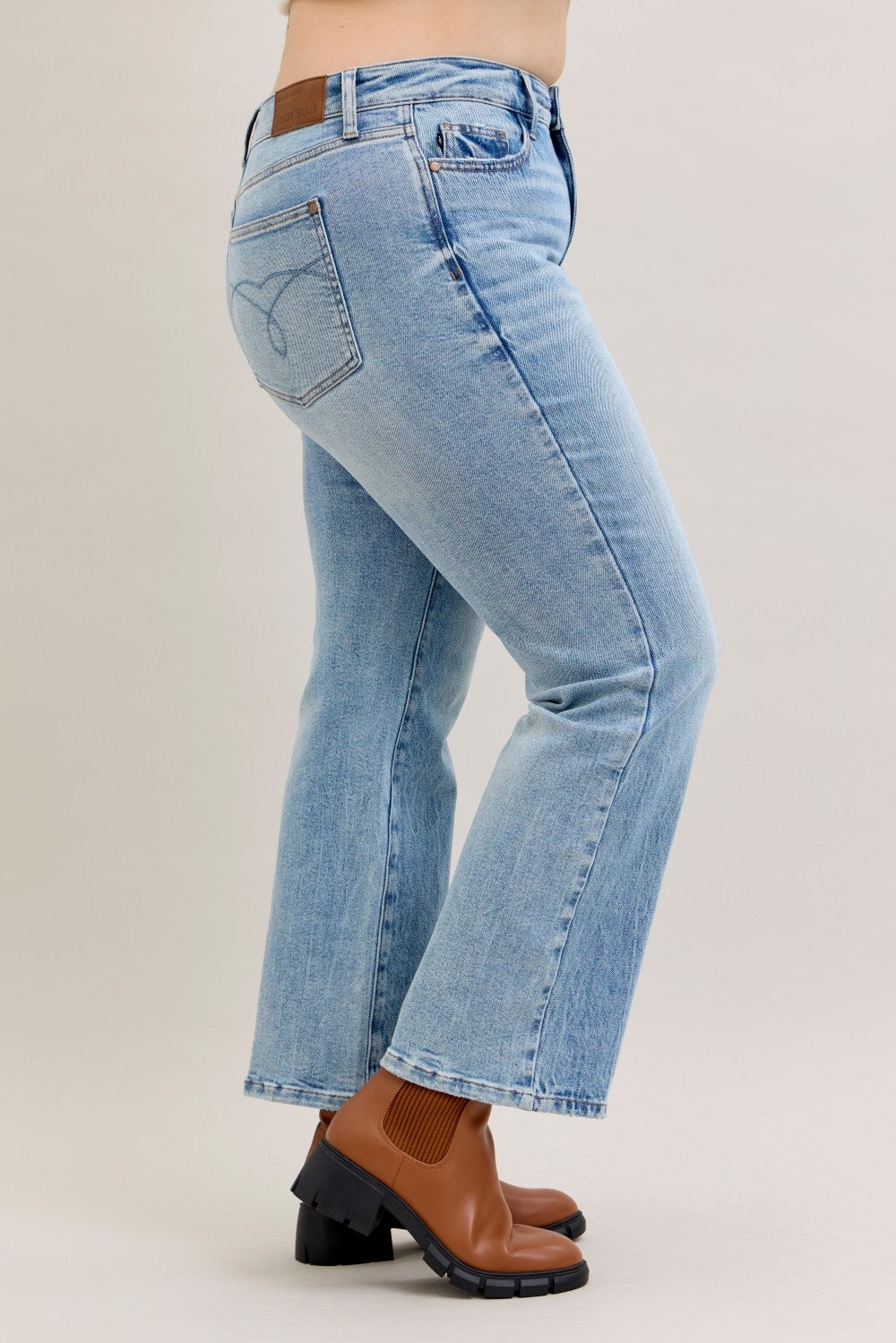 PLUS Judy Blue Rigid Magic Mid-Rise Petite Straight Leg Jeans